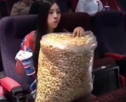 娱乐吃瓜姐崩爆米花